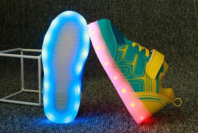 Led Sportssneakers For Barn