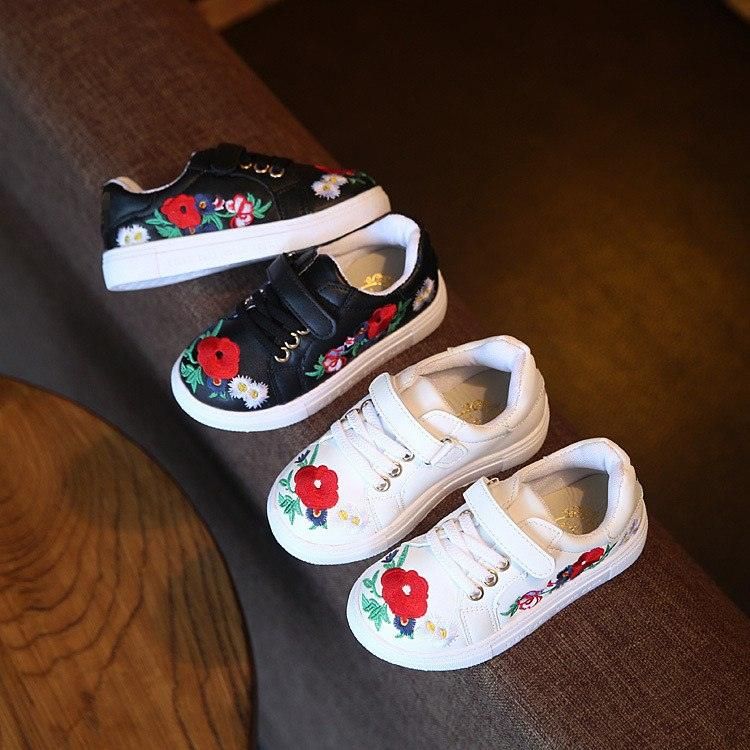 Romantisk Jentesneakers Med Blomsterbroderi