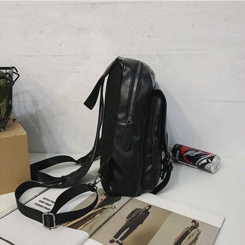 Menn Retro Øretelefonhull Multi-Bære Usb Lading Flerlags Vanntett Crossbody Bag Bryst Bag Sling Bag