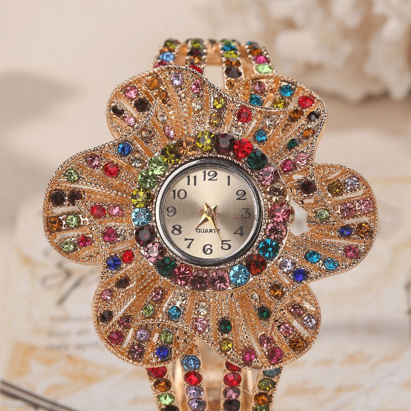 Mote Crystal Flower Shape Urskive Hule Metallreim Kvinner Kvarts Watch