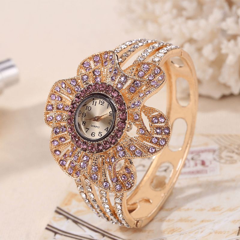 Mote Crystal Flower Shape Urskive Hule Metallreim Kvinner Kvarts Watch