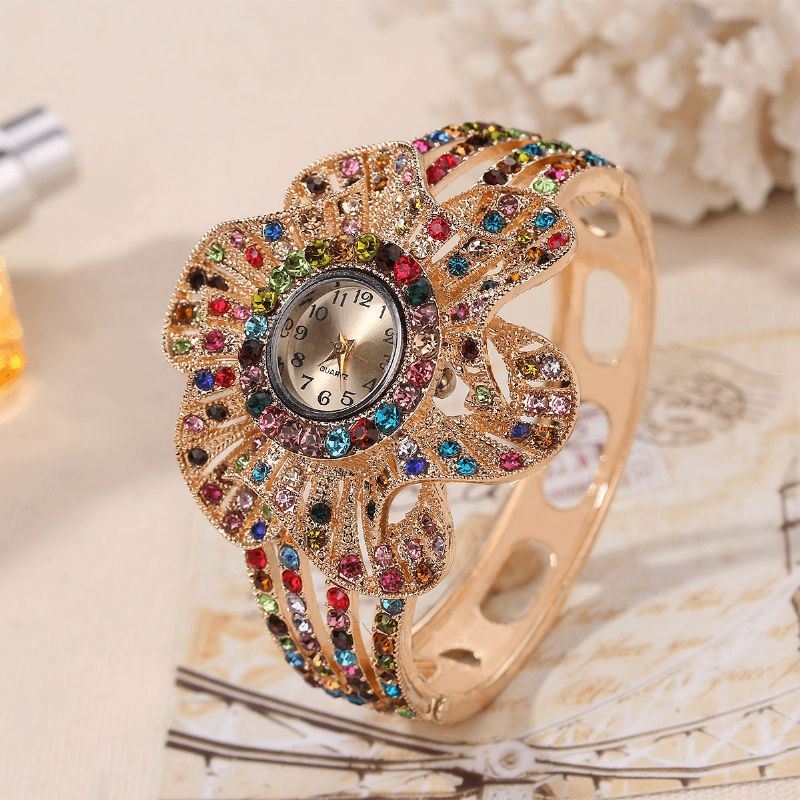 Mote Crystal Flower Shape Urskive Hule Metallreim Kvinner Kvarts Watch