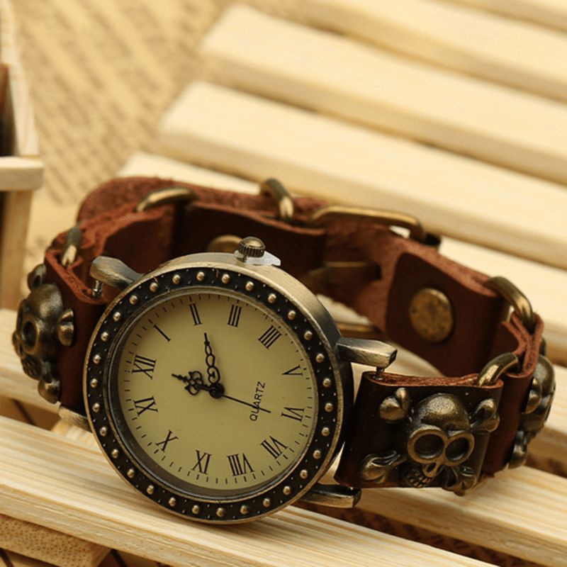 Vintage Retro Stil Menn Watch Cow Leather Armbånd Watch Justerbar Skull Kvartsklokke