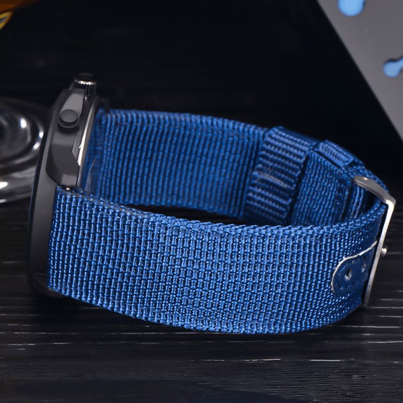 Xinew 2229D Militær Uformell Menn Nylon Canvas Band Data Display Vanntett Stor Urskive Sport Kvartsklokke